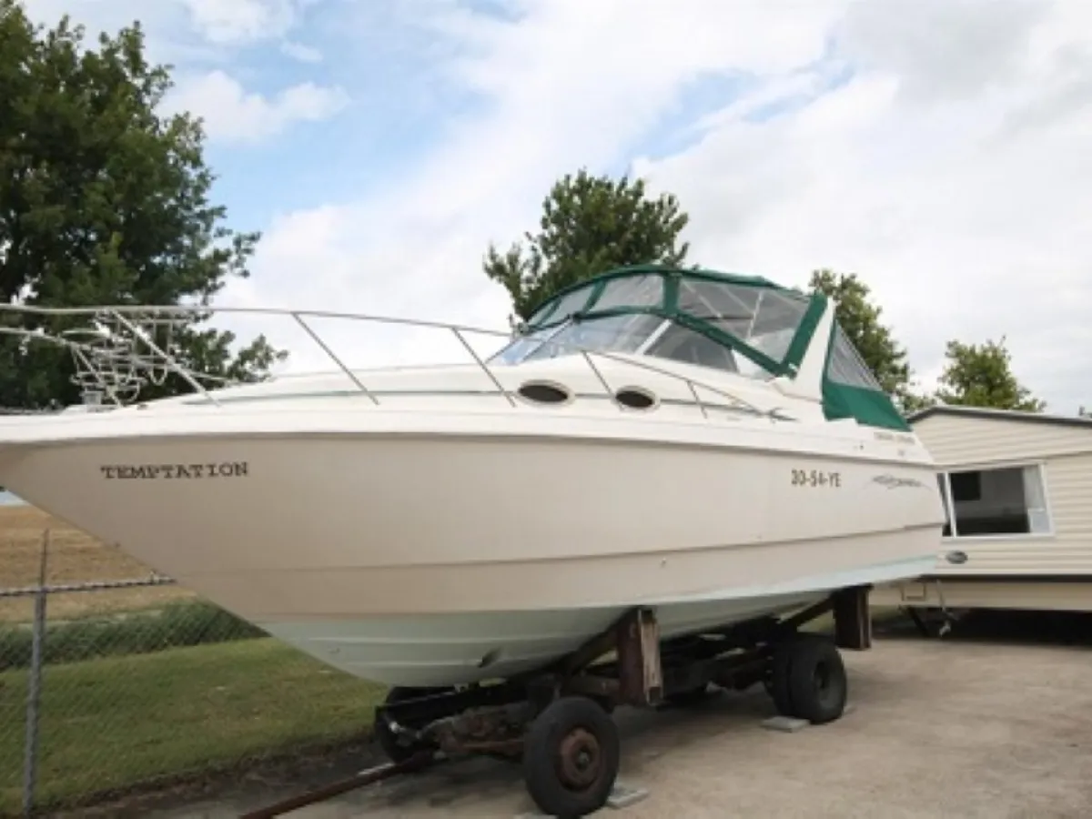 Polyester Motorboat Monterey 276 Cruiser