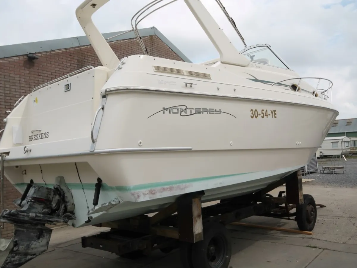 Polyester Motorboat Monterey 276 Cruiser