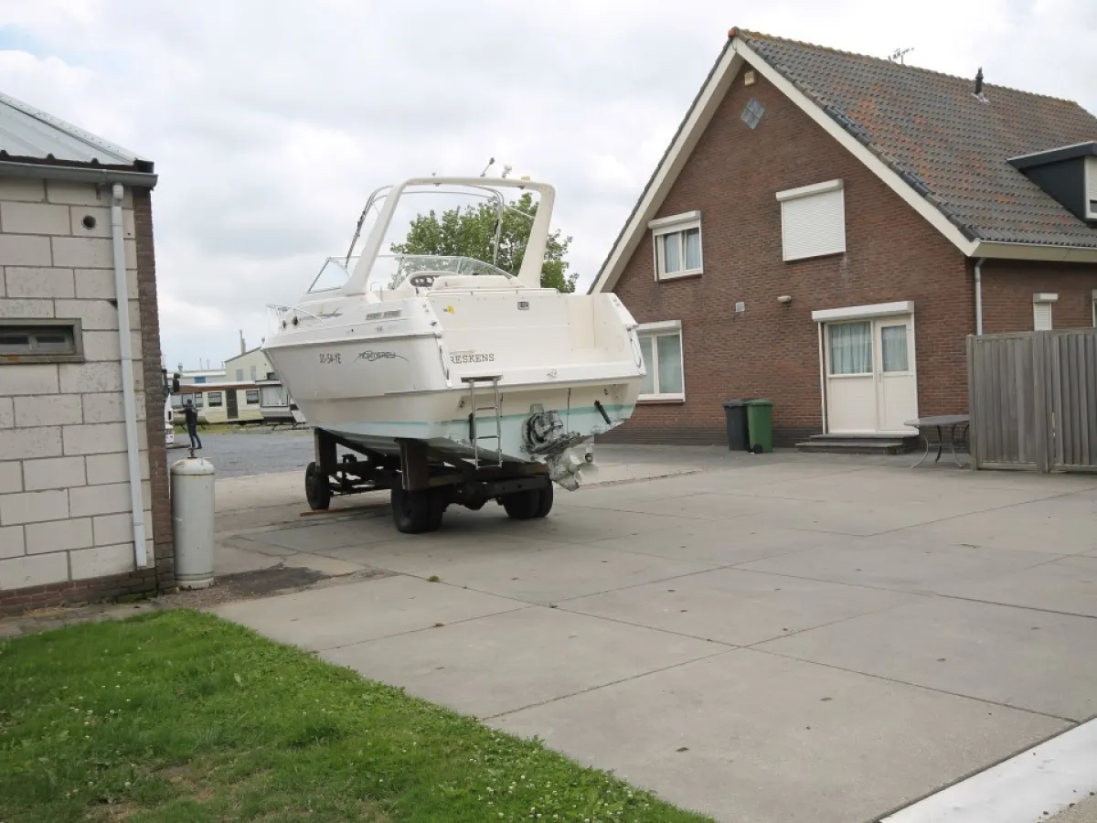 Polyester Motorboat Monterey 276 Cruiser