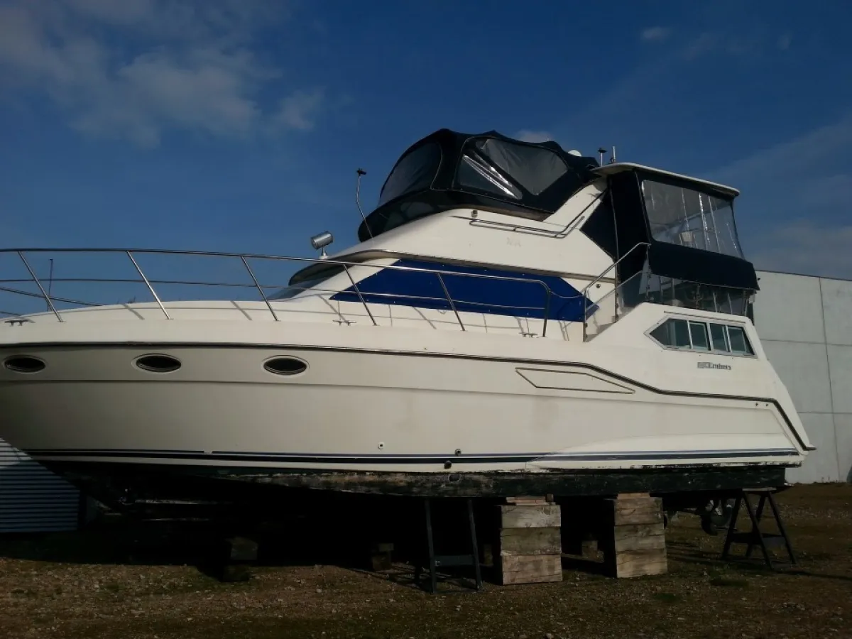 Composite Motorboat Cruiser 3850