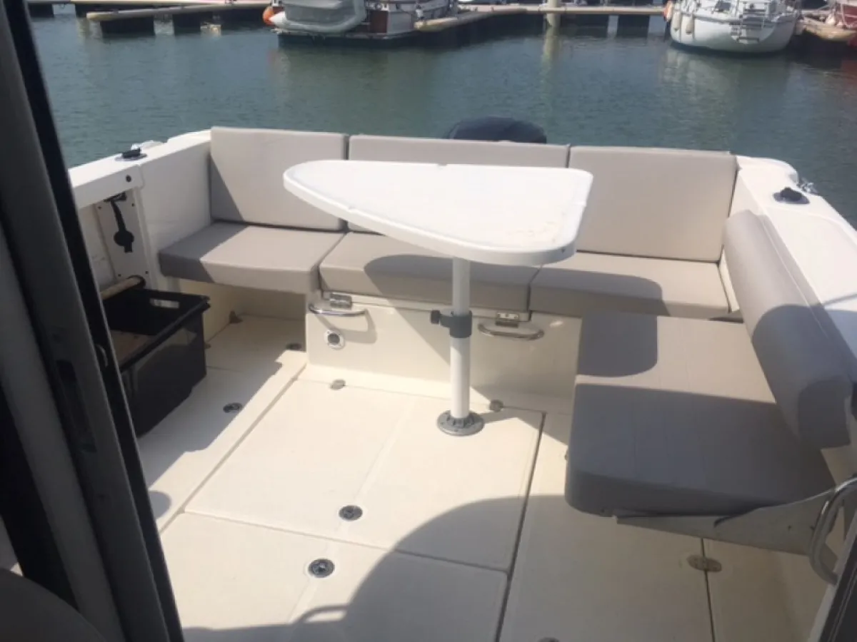 Polyester Speedboat Quicksilver 605 Pilothouse