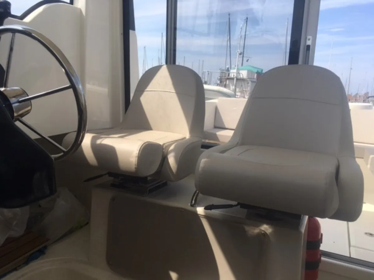 Polyester Speedboat Quicksilver 605 Pilothouse