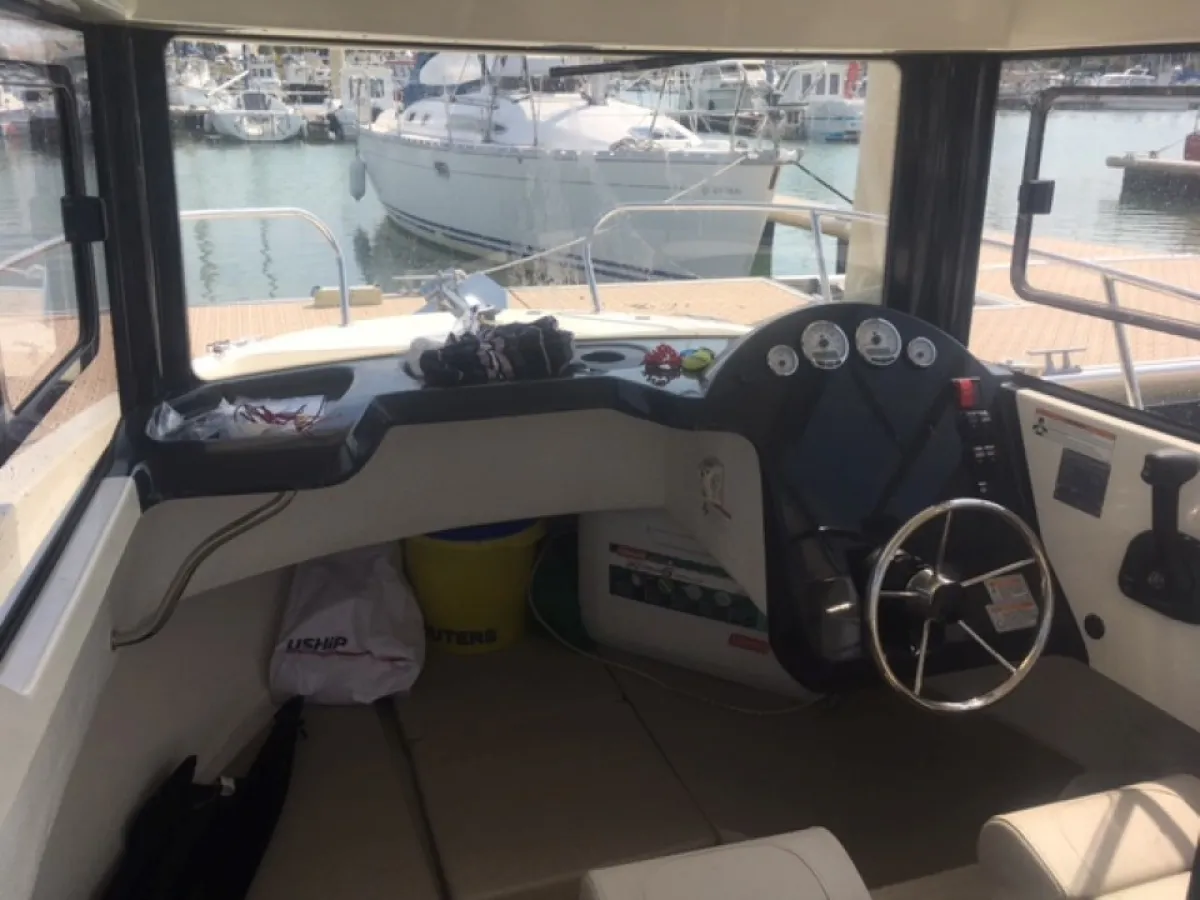 Polyester Speedboat Quicksilver 605 Pilothouse