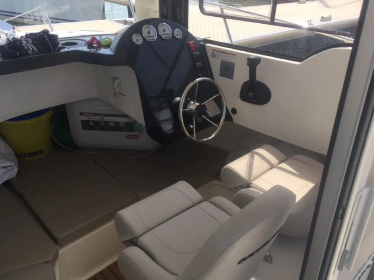 Polyester Speedboat Quicksilver 605 Pilothouse