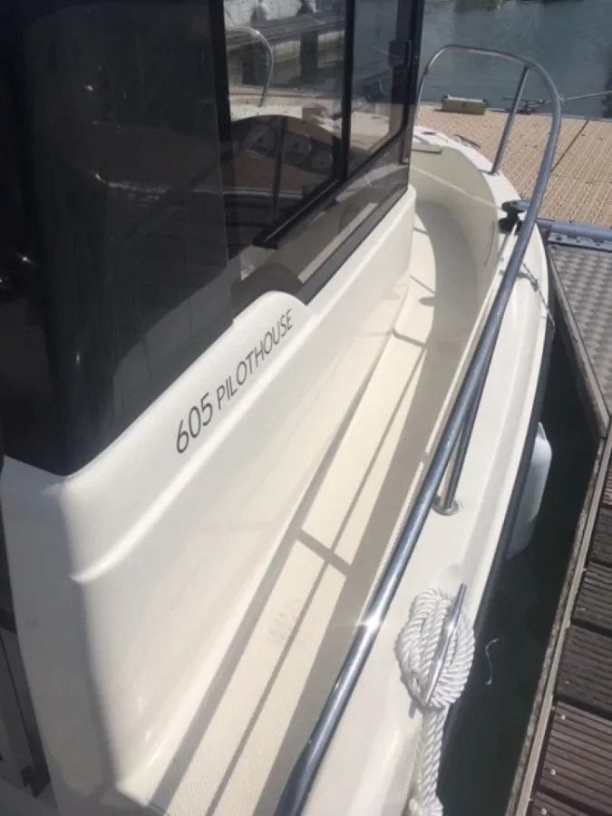 Polyester Speedboat Quicksilver 605 Pilothouse