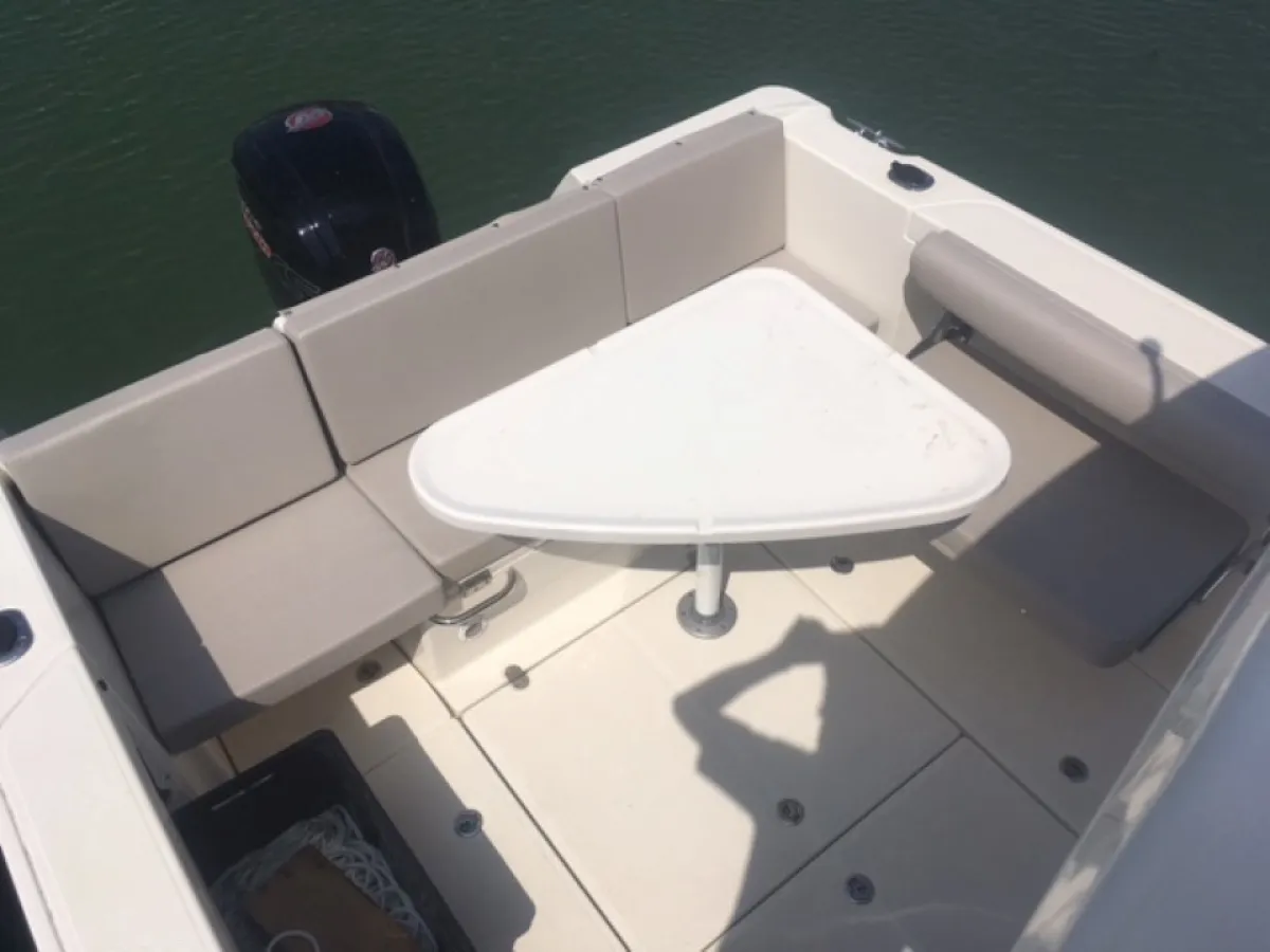 Polyester Speedboat Quicksilver 605 Pilothouse