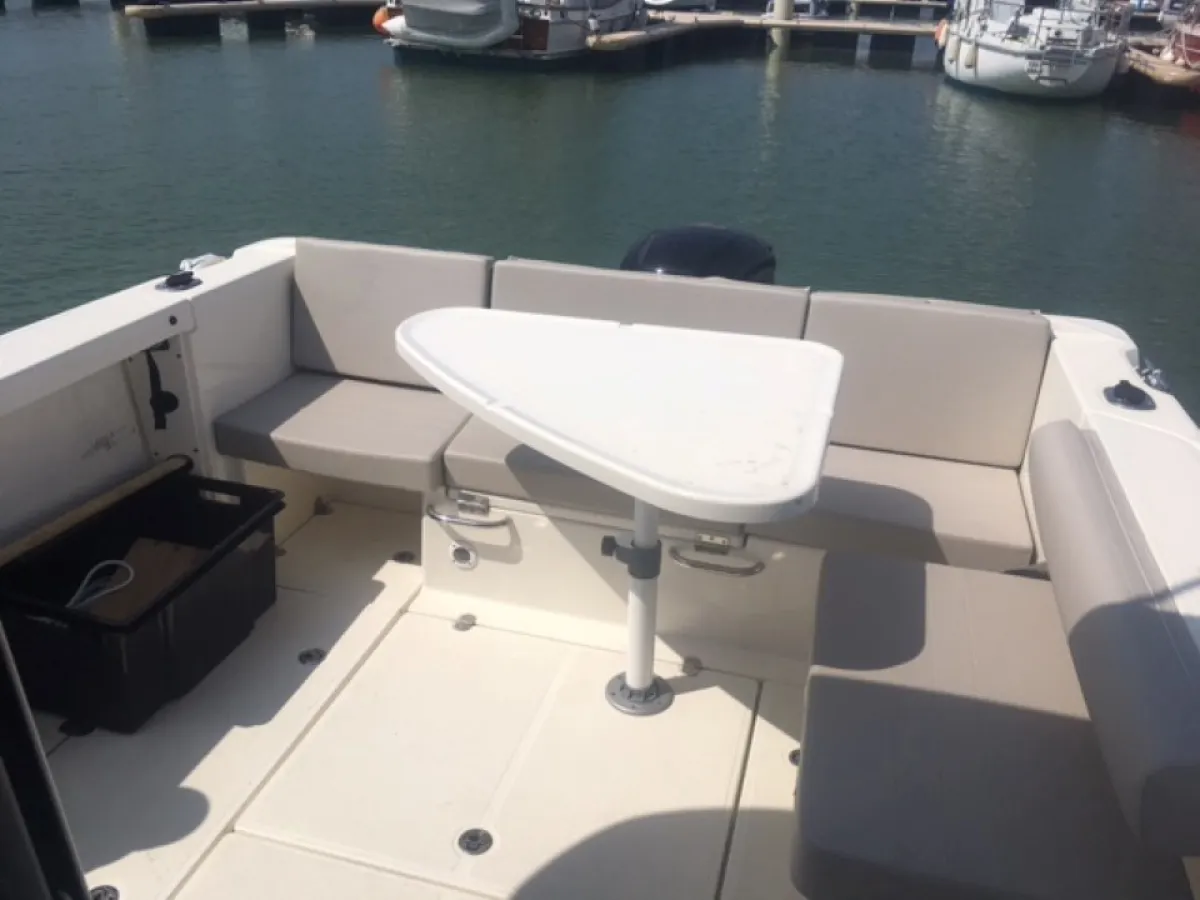 Polyester Speedboat Quicksilver 605 Pilothouse