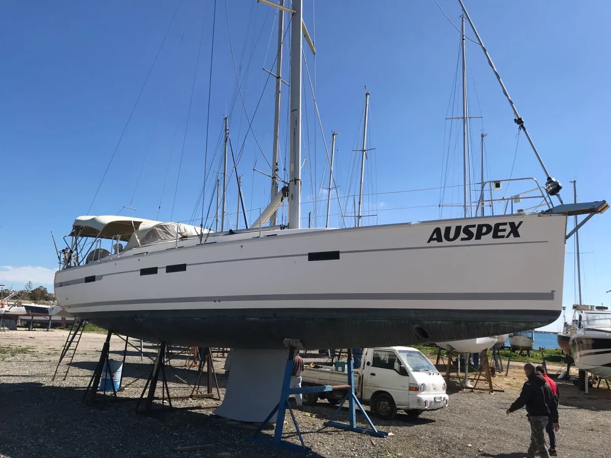 Polyester Sailboat Bavaria 45 Cruiser