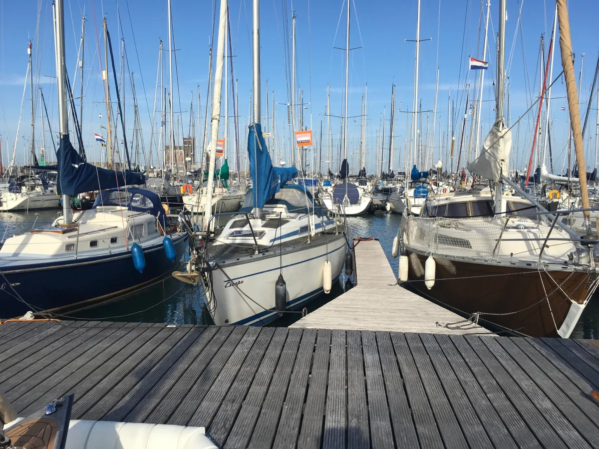 Polyester Sailboat Bavaria 30