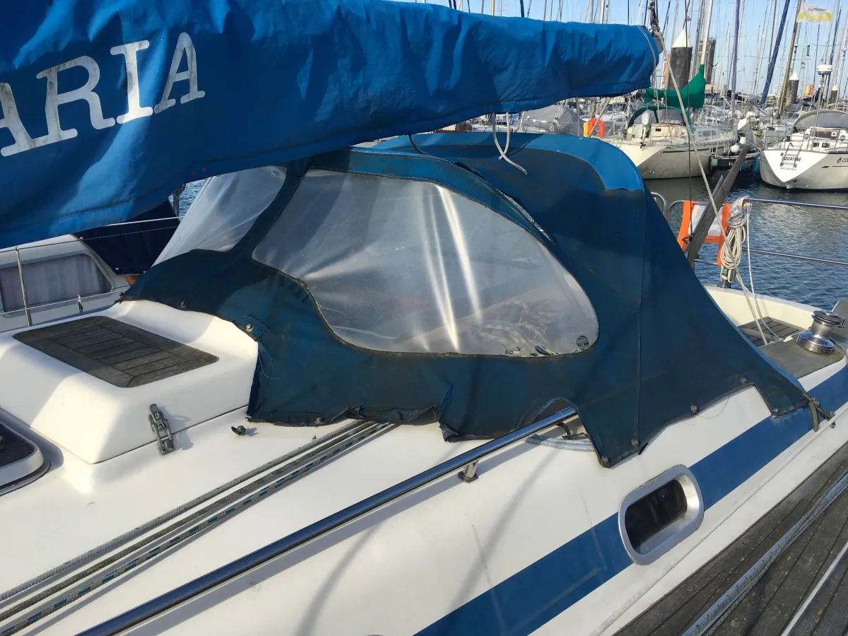 Polyester Sailboat Bavaria 30