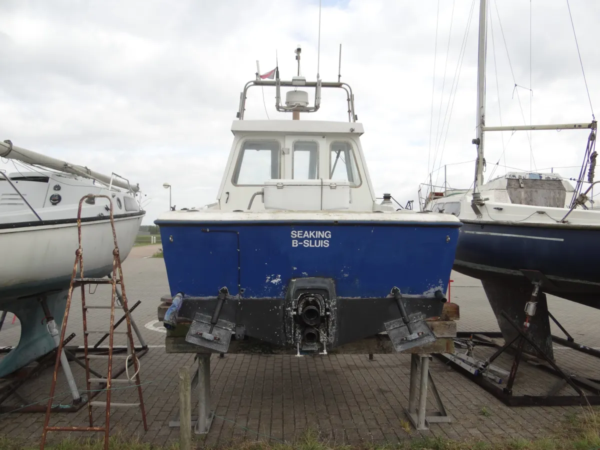 Other material Motorboat Fishing boat Seaking