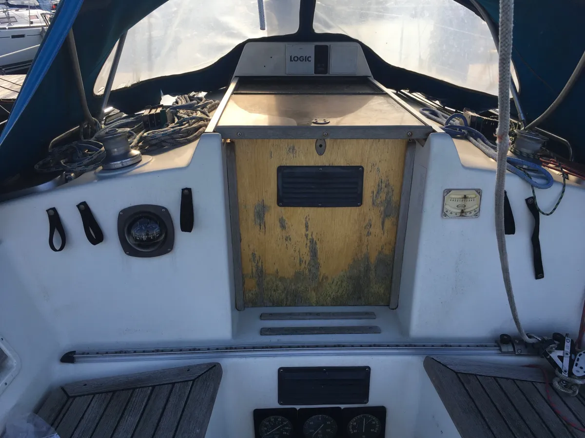 Polyester Sailboat Bavaria 30