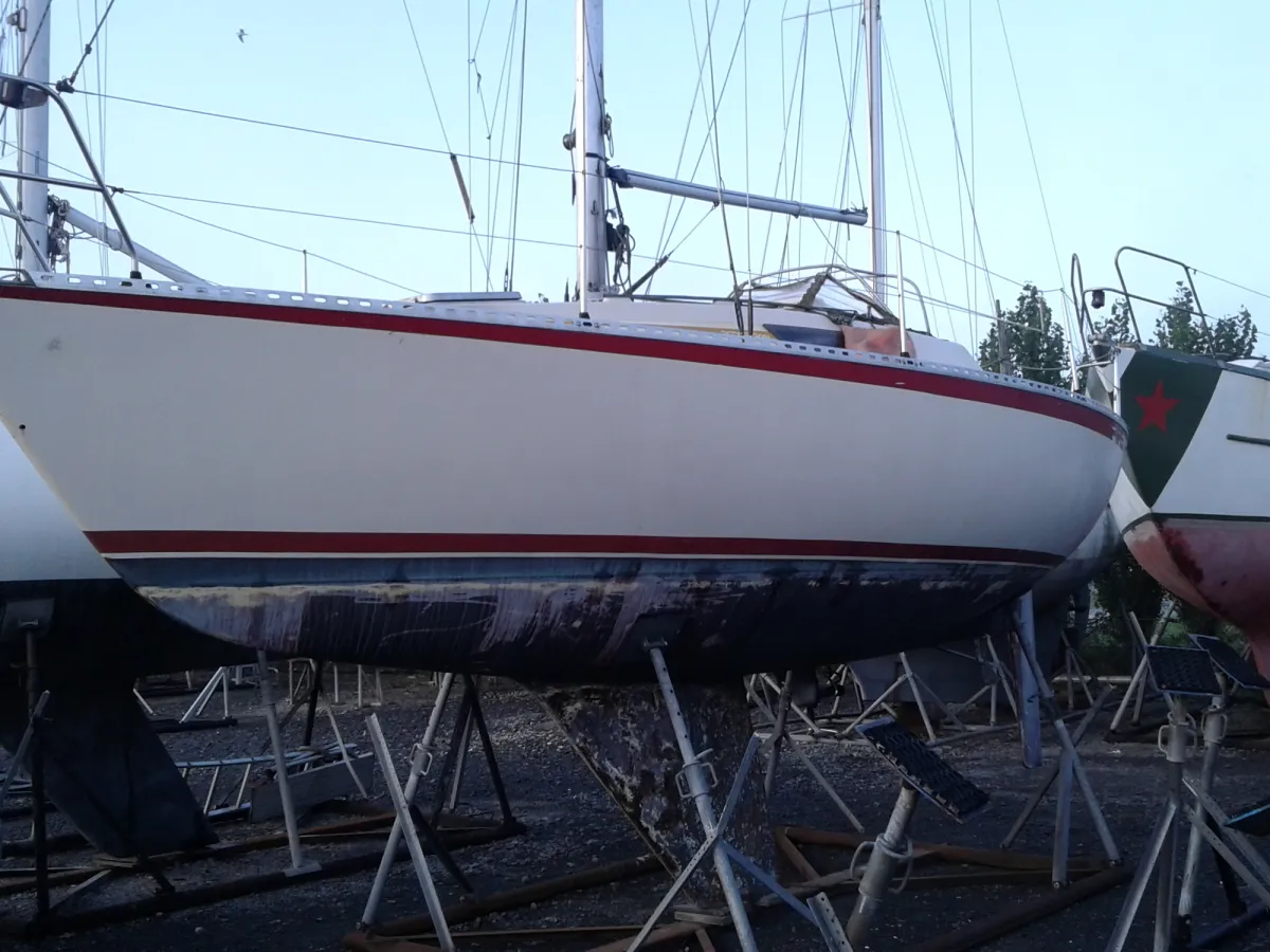 Polyester Sailboat Beneteau First 27