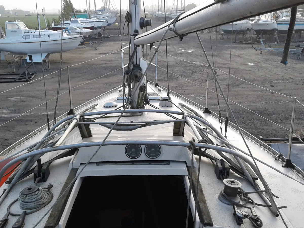 Polyester Sailboat Beneteau First 27