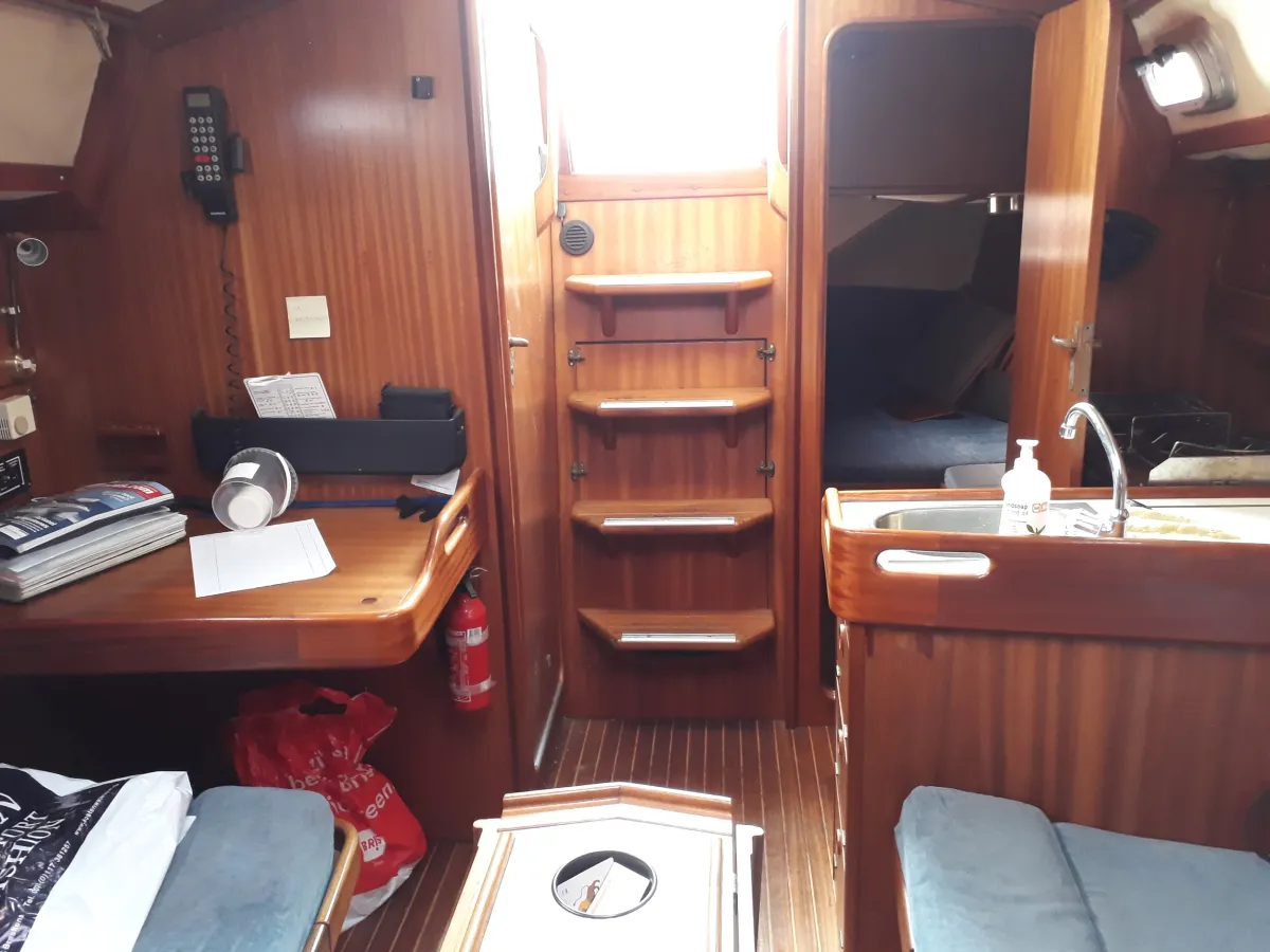 Polyester Sailboat Bavaria 30