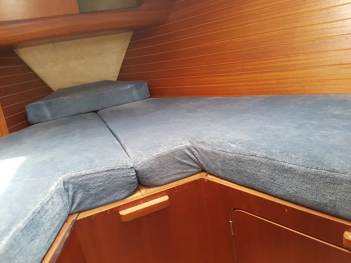 Polyester Sailboat Bavaria 30