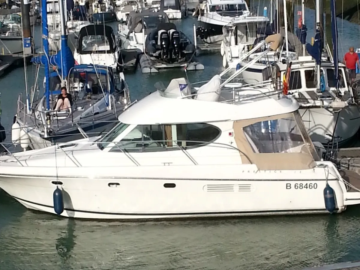 Polyester Motorboat Jeanneau Prestige 32