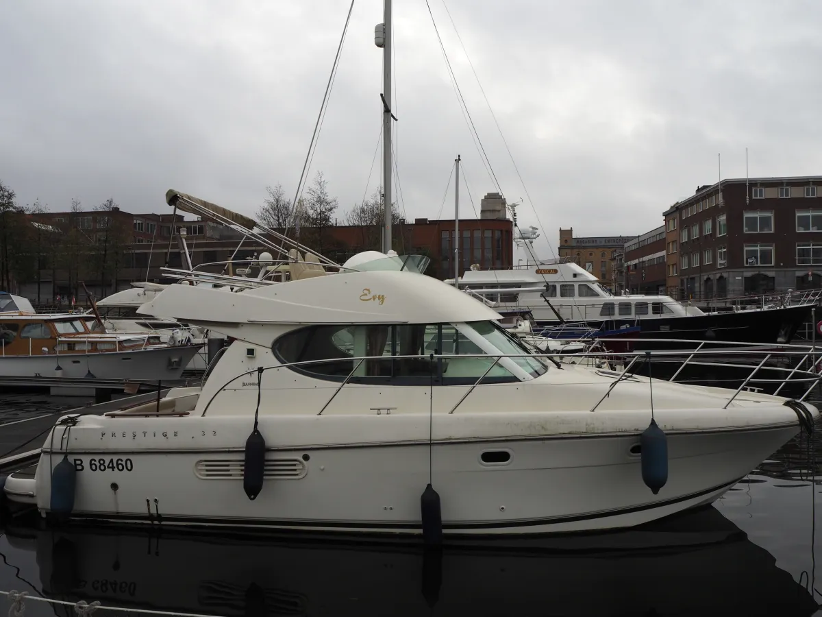 Polyester Motorboat Jeanneau Prestige 32