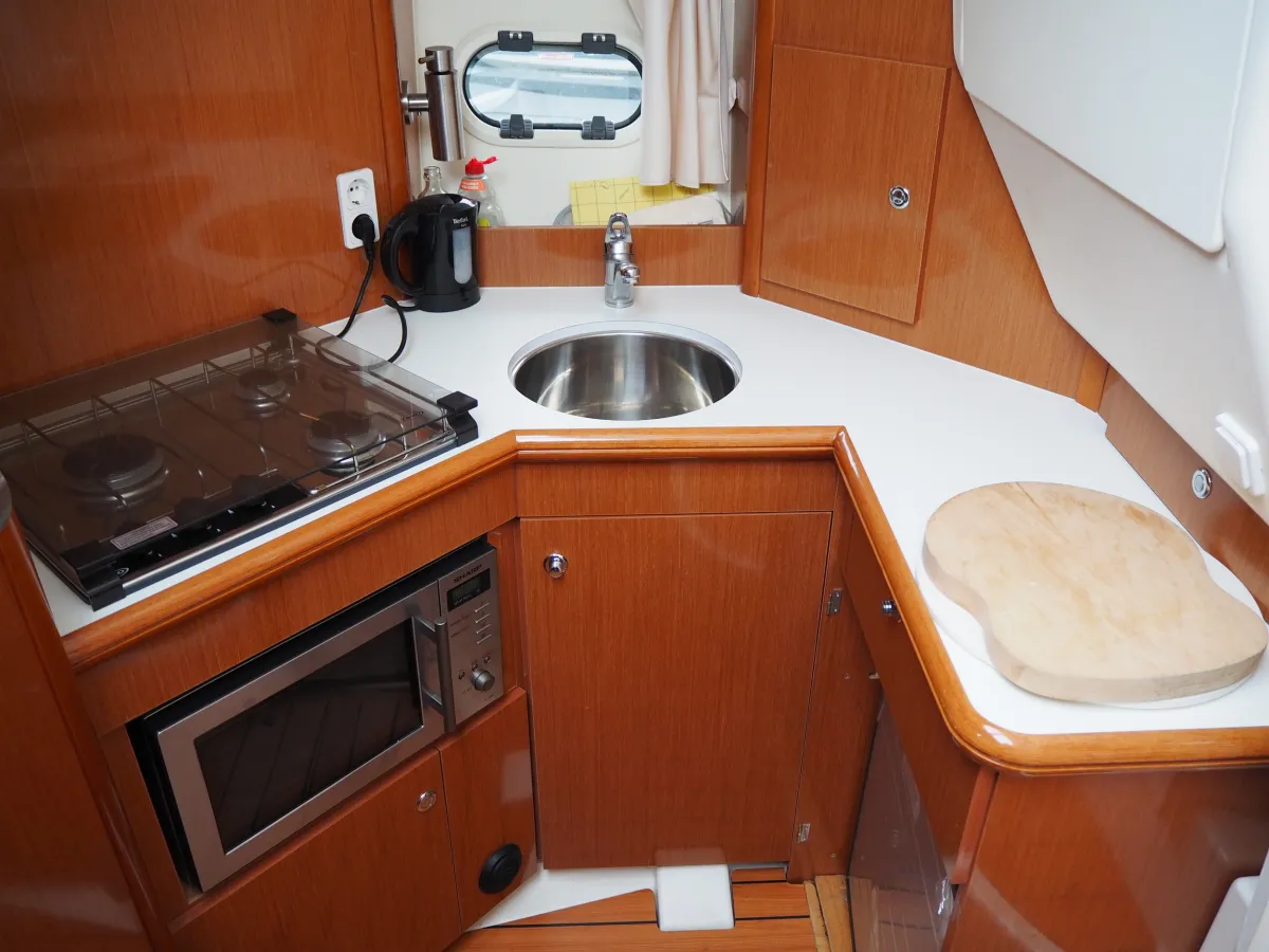 Polyester Motorboat Jeanneau Prestige 32