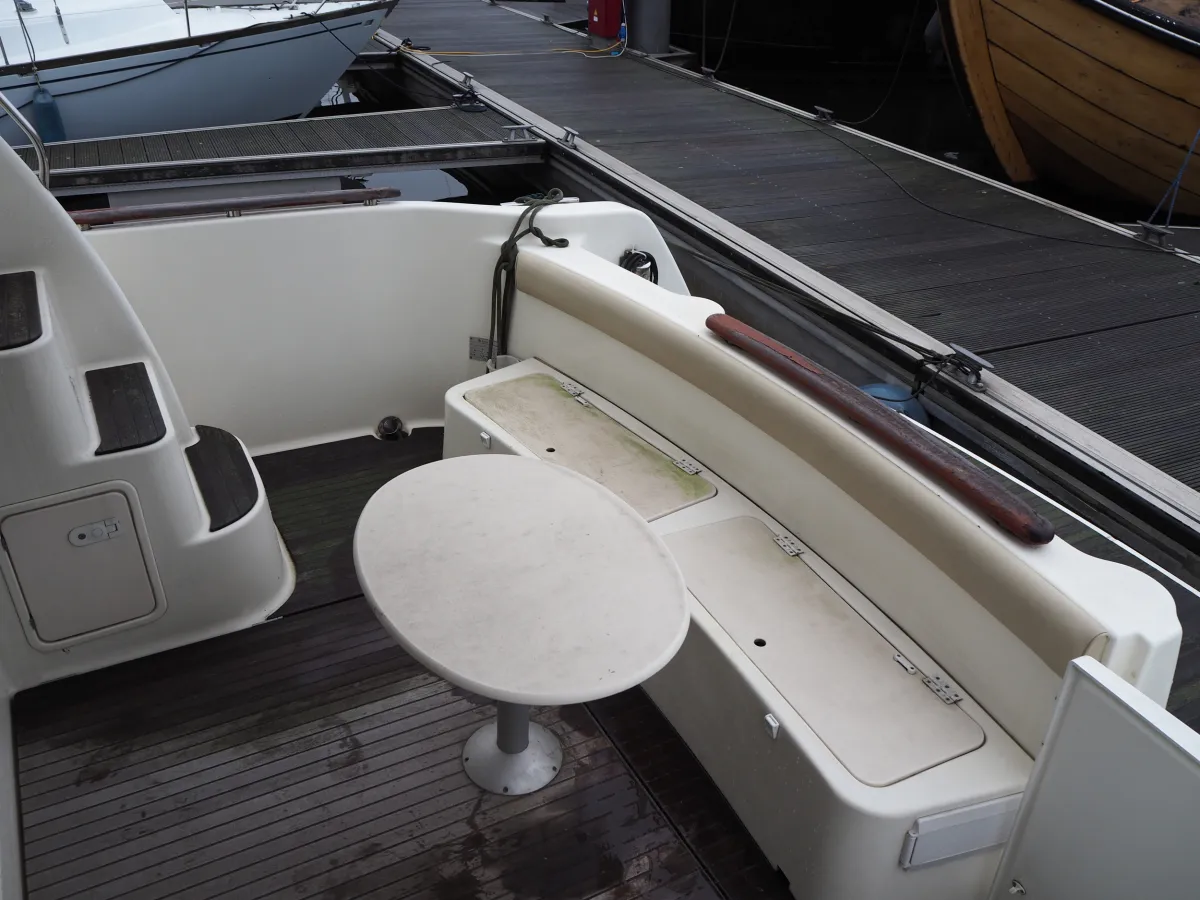 Polyester Motorboat Jeanneau Prestige 32