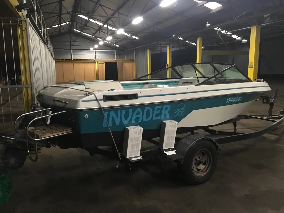 Polyester Speedboat Invader 171