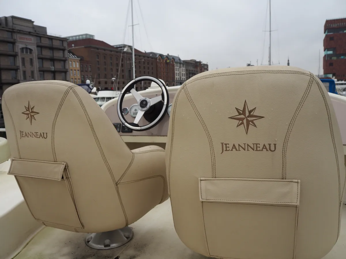 Polyester Motorboat Jeanneau Prestige 32