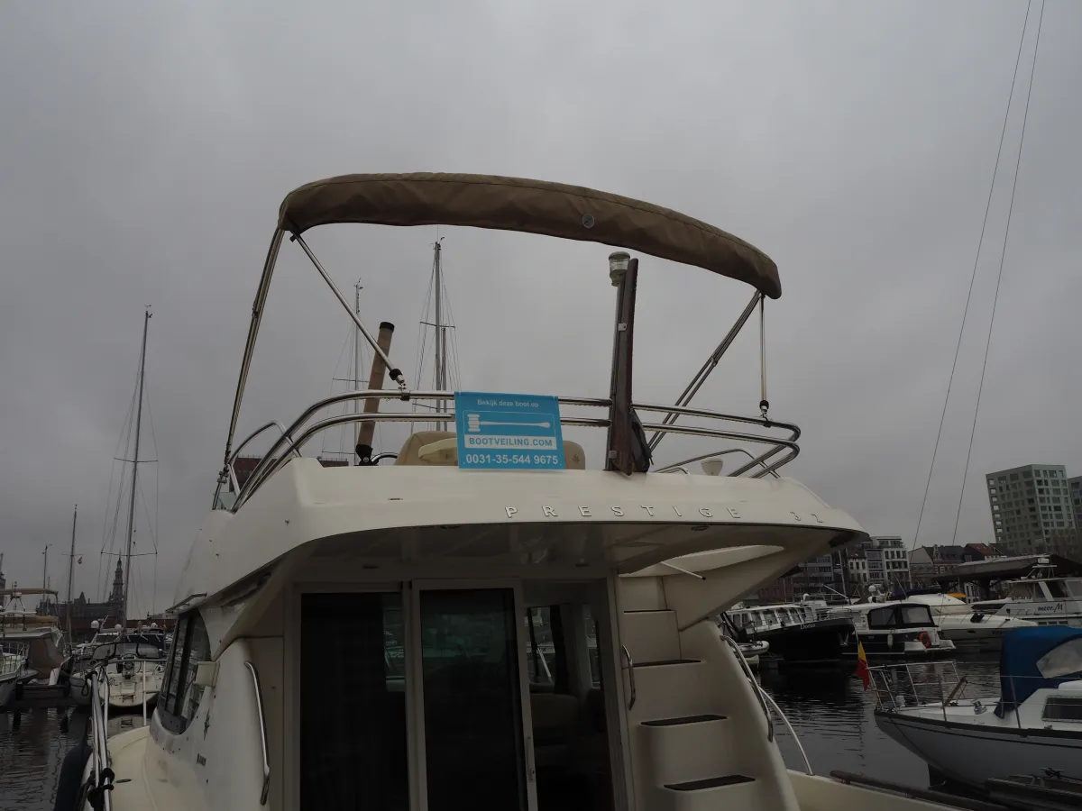 Polyester Motorboat Jeanneau Prestige 32