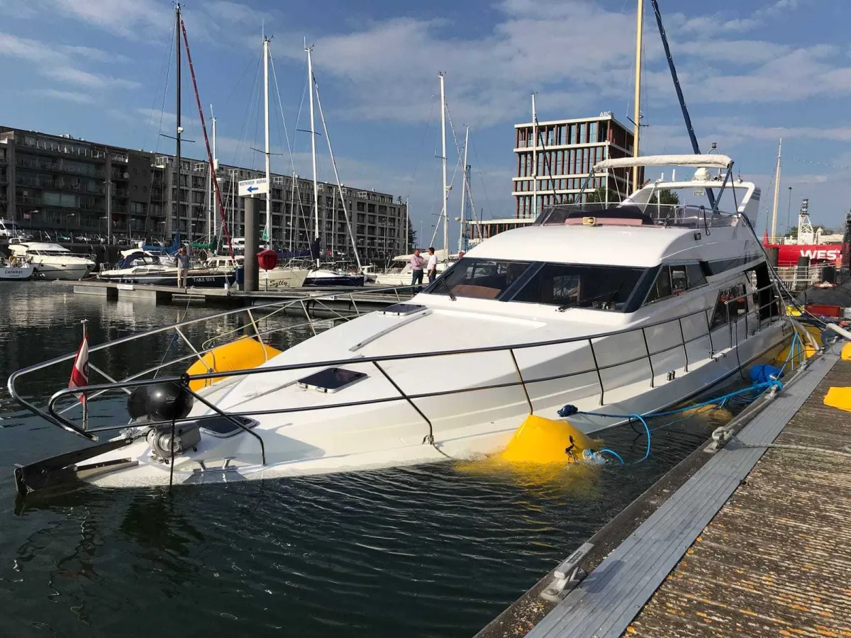 Polyester Motorboat Neptunus 156