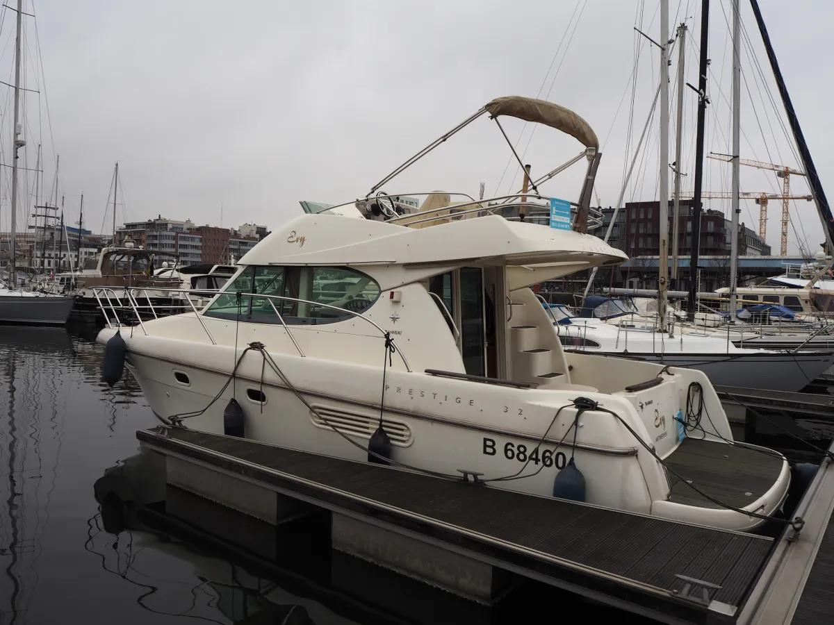 Polyester Motorboat Jeanneau Prestige 32