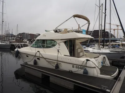 Polyester Motorboat Jeanneau Prestige 32 Photo 22