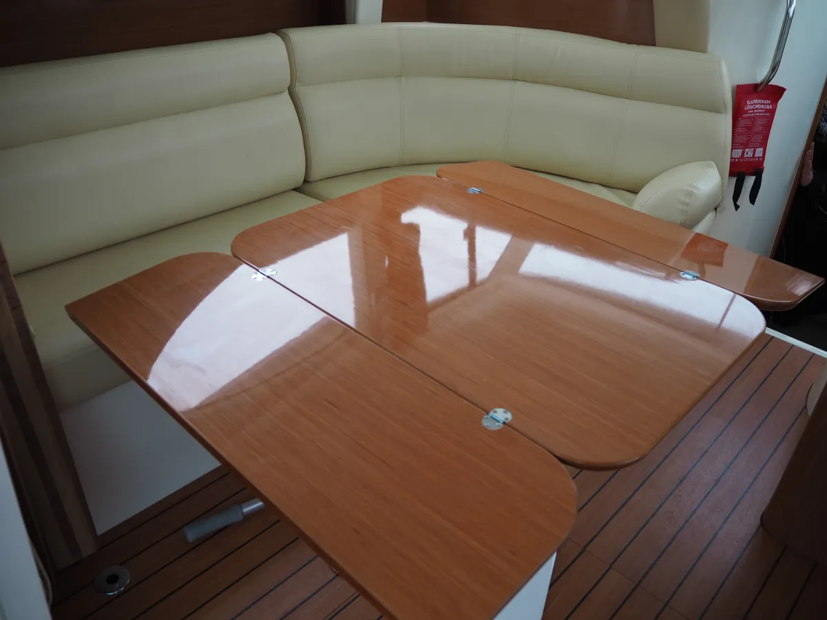 Polyester Motorboat Jeanneau Prestige 32