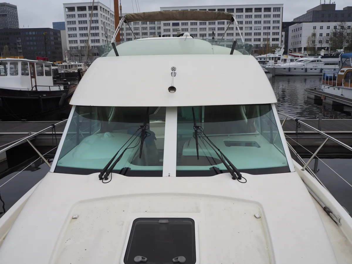 Polyester Motorboat Jeanneau Prestige 32