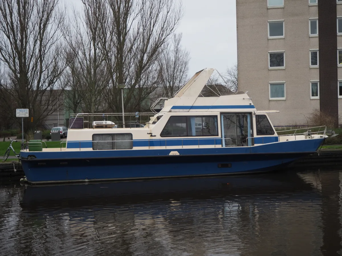 Polyester Motorboat Barracuda Holiday 490