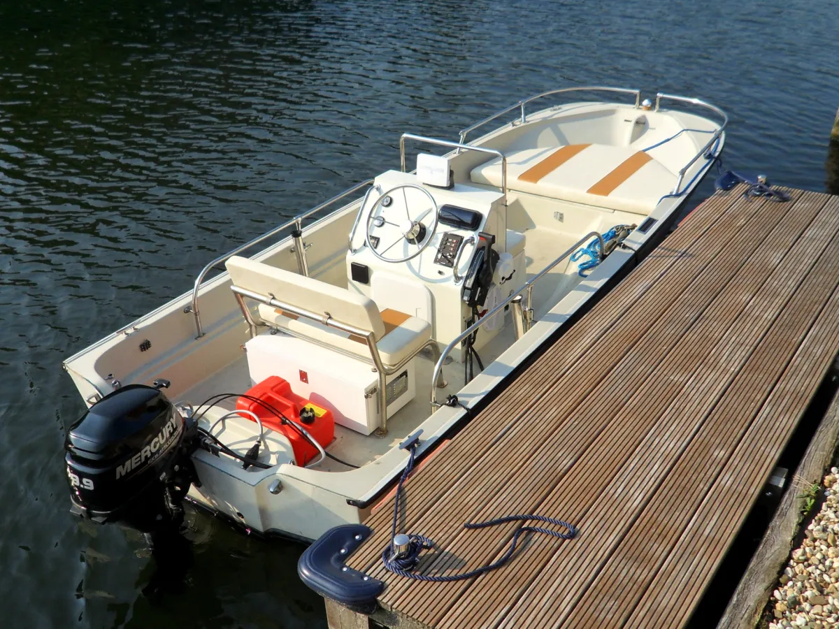 Polyester Console boat Boston Whaler Consoleboot