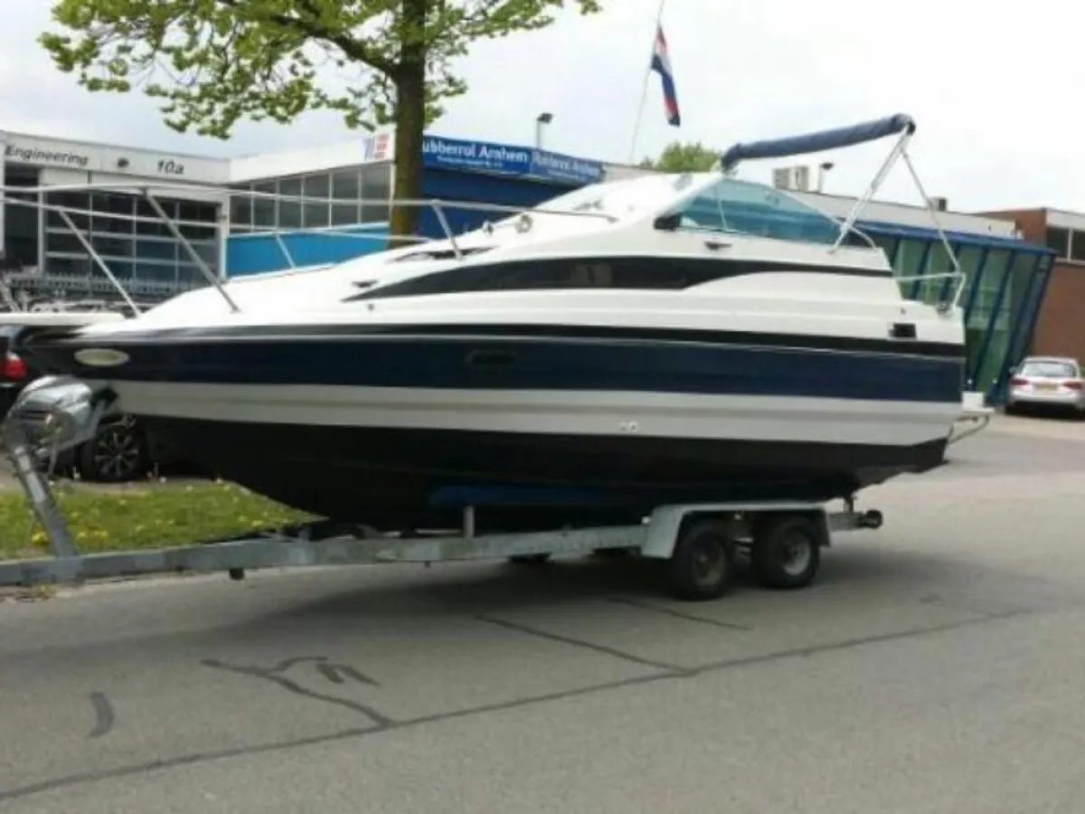 Polyester Speedboat Bayliner 2250