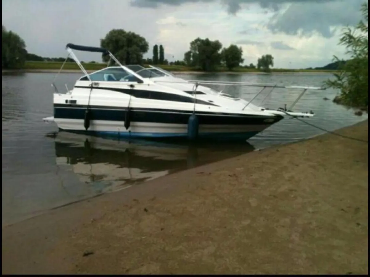 Polyester Speedboat Bayliner 2250