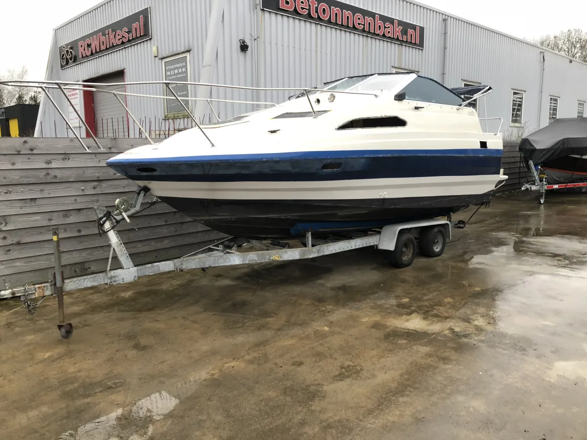 Polyester Speedboat Bayliner 2250