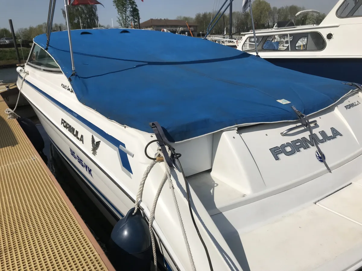 Polyester Speedboat Formula 280 SS