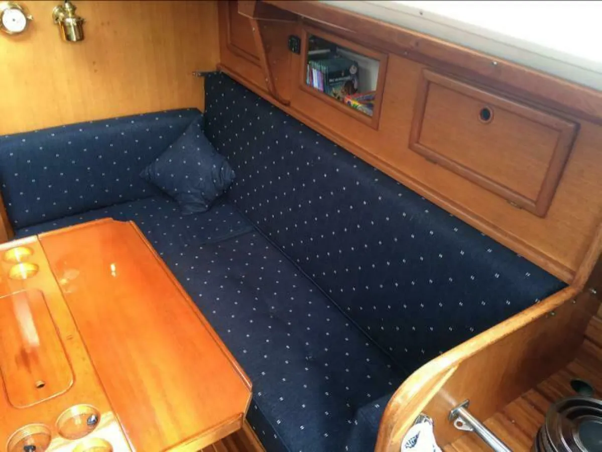 Polyester Sailboat Bavaria 890