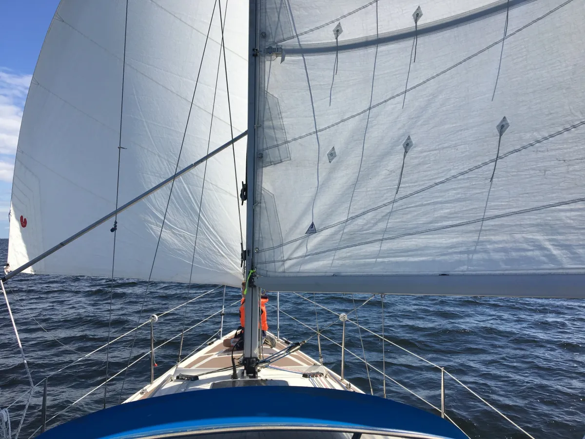 Polyester Sailboat Bavaria 890