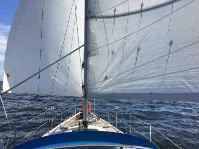 Polyester Sailboat Bavaria 890 Photo 12