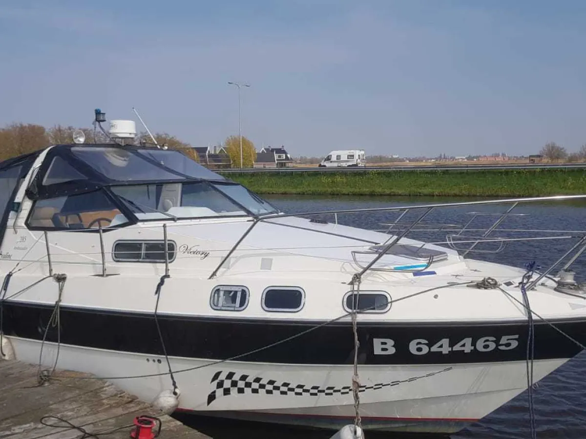 Polyester Motorboat Sealine Ambassador 285