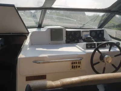 Polyester Motorboat Sealine Ambassador 285 Photo 1