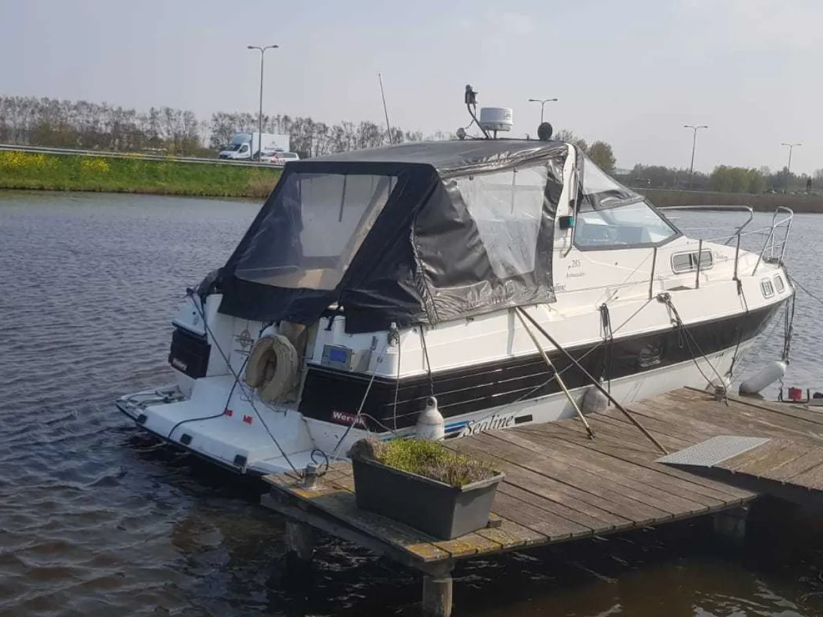 Polyester Motorboat Sealine Ambassador 285