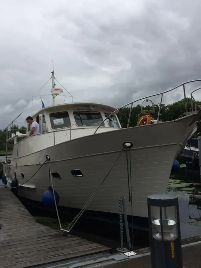 Wood Motorboat Grand Banks Alaskan 49ft