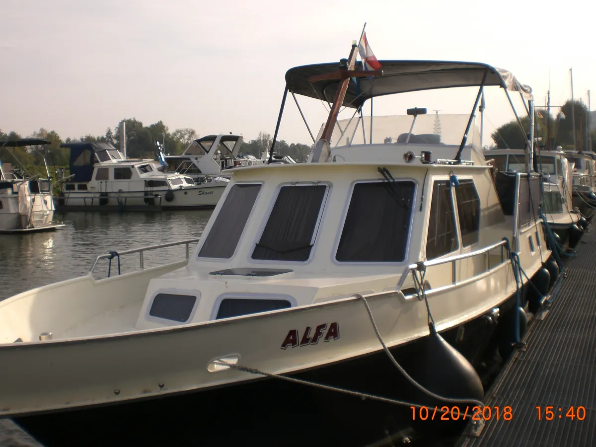 Steel Motorboat Beachcraft 900