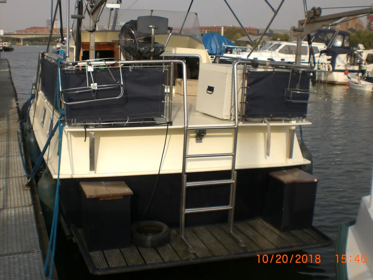 Steel Motorboat Beachcraft 900