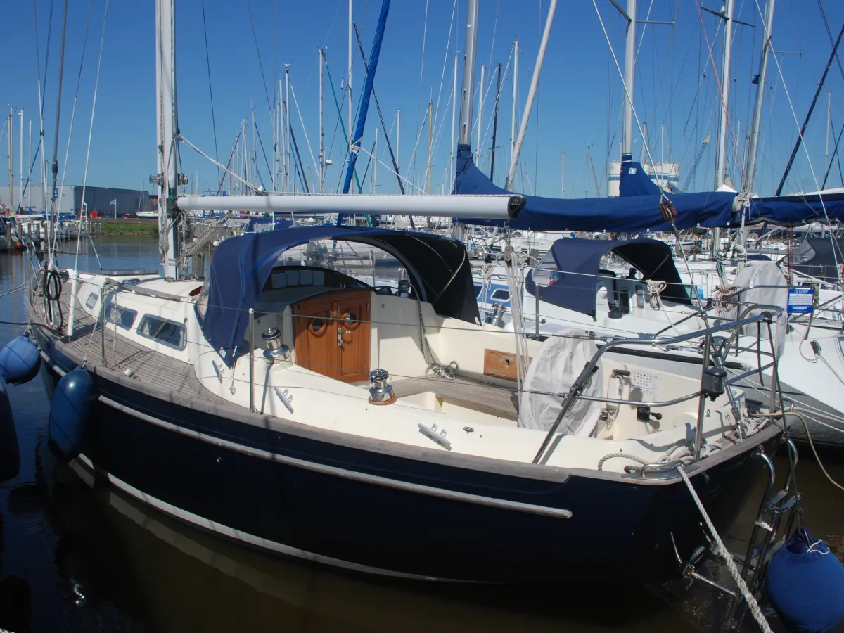 Polyester Sailboat Camper & nicholsons 35