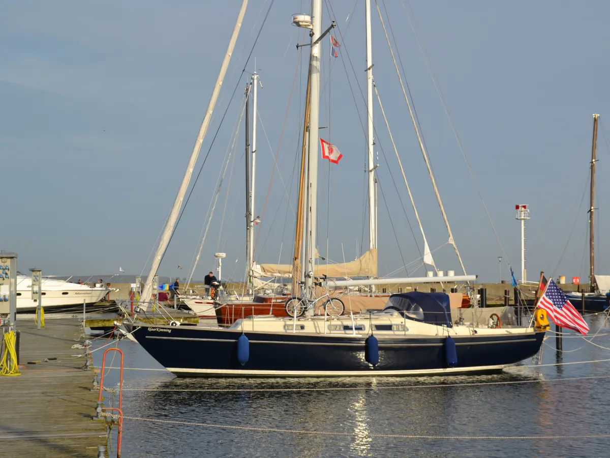 Polyester Sailboat Camper & nicholsons 35