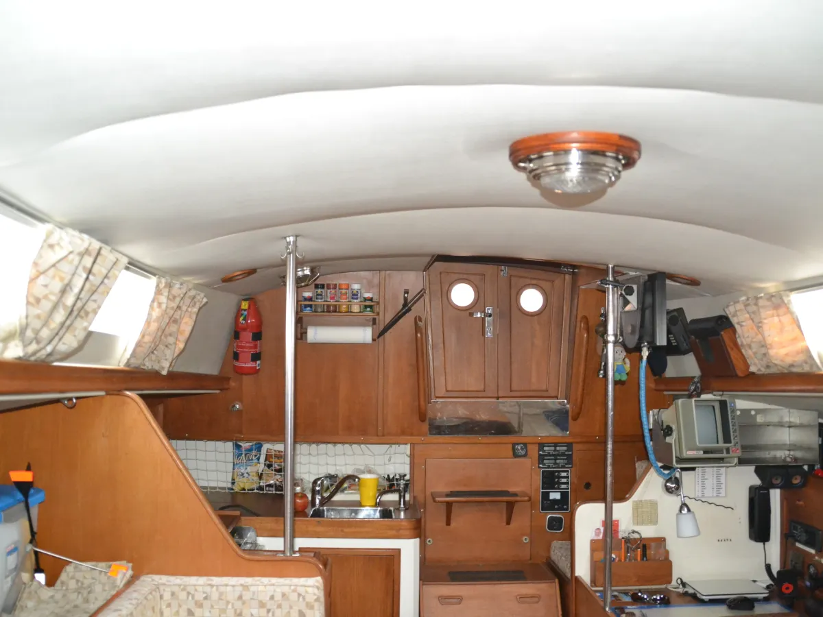 Polyester Sailboat Camper & nicholsons 35